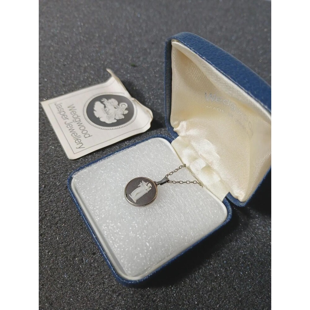 Vintage Sterling Silver Wedgwood Black Jasperware Cameo Necklace 18" Boxed